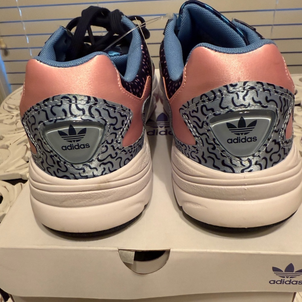Adidas Falcon Women's Sneakers - Blue and Pink size 8.5 NIB - Picture 3 of 8